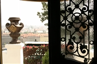 Restaurace Hanavský Pavilon v Praze s výhledem na Karlův most